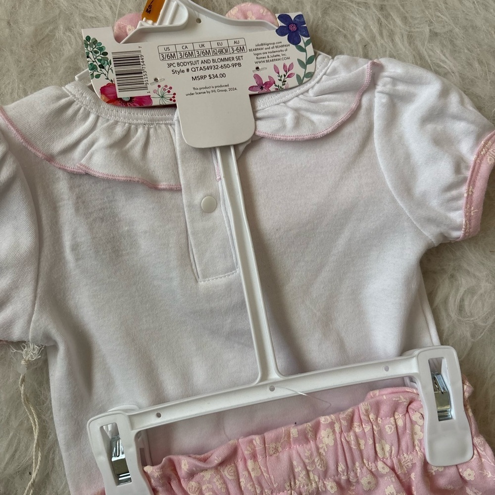BearPaw Precious Pink and White Baby Hat, Bodysuit & Bloomer Set - Picture 4 of 4